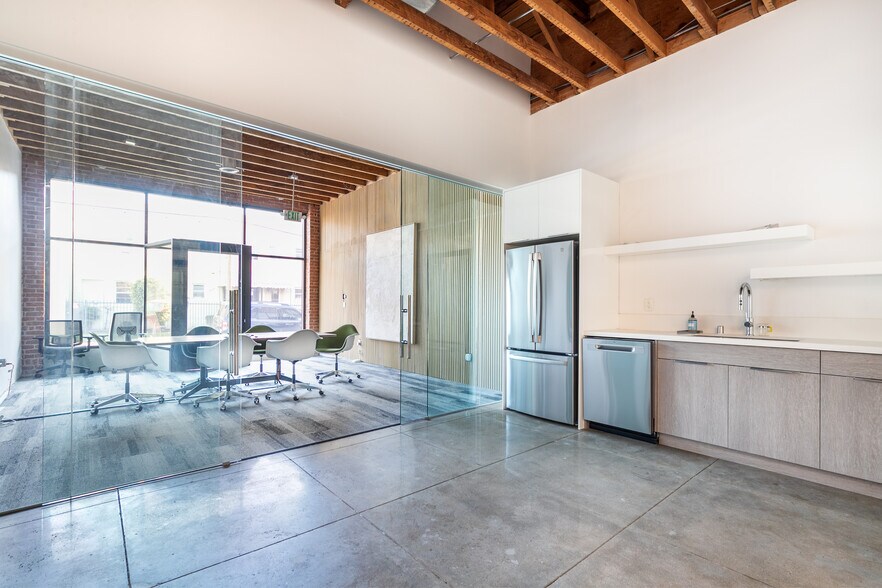 More Photos Of 1005 N Madison Ave, Los Angeles Storefront Retail Office For Lease