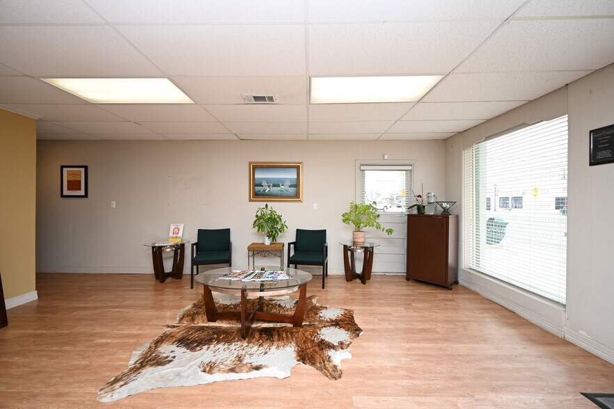 More Photos Of 805 12th St, Hempstead Office Residential For Sale