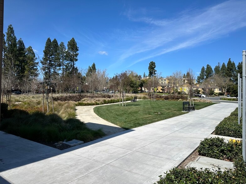 More Photos Of 232-242 Golf Club Rd, Pleasant Hill Storefront Retail Office For Lease