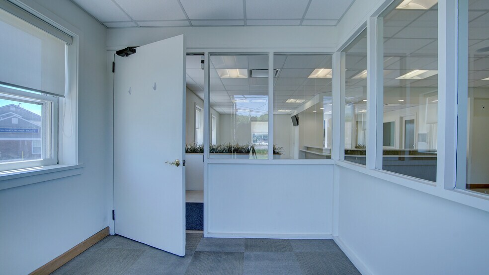 More Photos Of 2 Kings Hwy, Middletown Medical For Lease