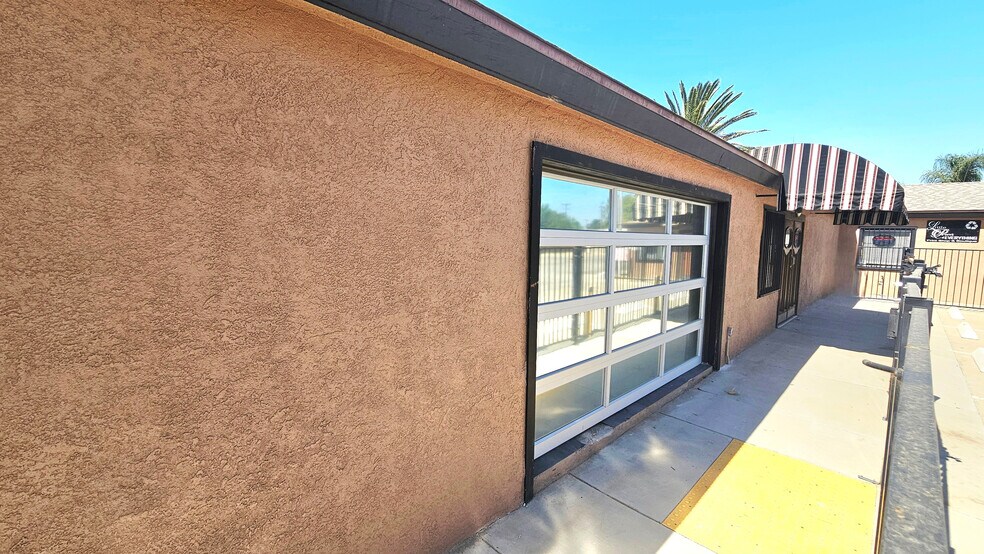 More Photos Of 306-308 Roberts Ln, Bakersfield Storefront Retail Residential For Sale