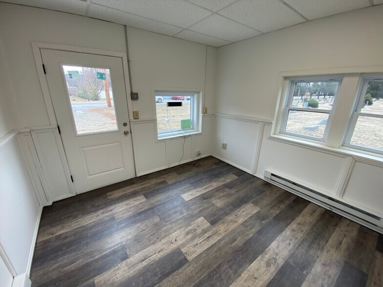 More Photos Of 137 Overlook Rd, Poughkeepsie Warehouse For Lease