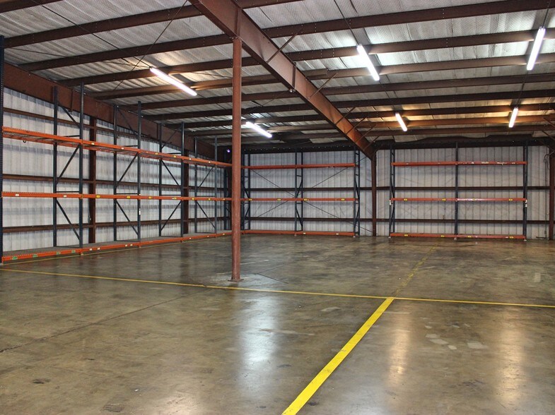 More Photos Of 1605 Military Rd, Brownsville Distribution For Lease