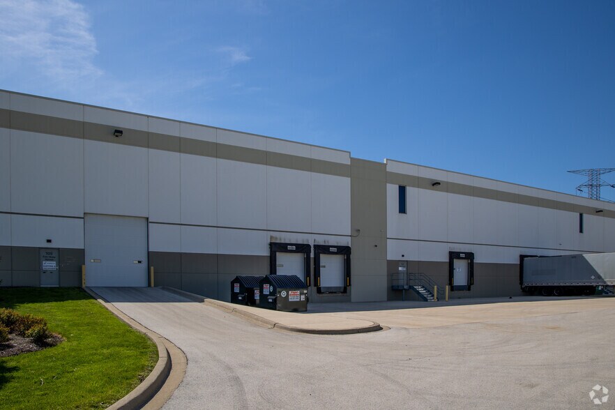 More Photos Of 101 Paragon Dr, Romeoville Warehouse For Lease