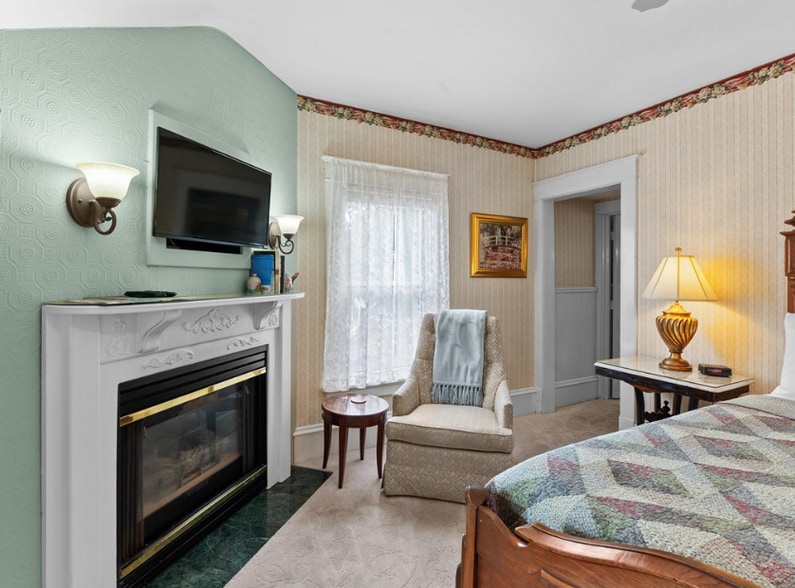 More Photos Of 908 Michigan St, Sturgeon Bay Hospitality For Sale