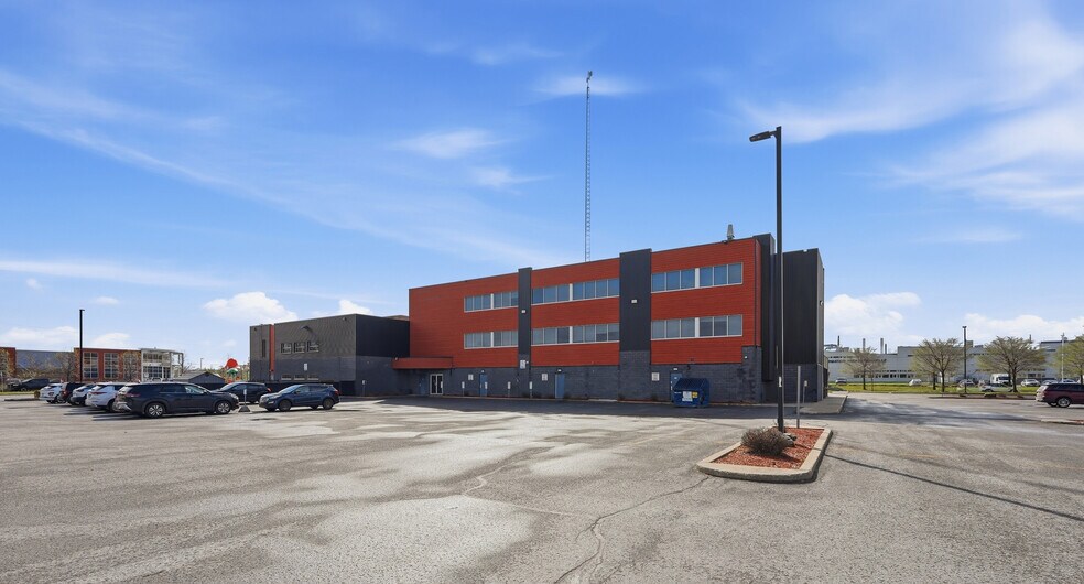 More Photos Of 2700 Boul des Entreprises, Terrebonne Office For Lease