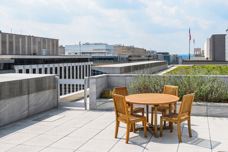 More Photos Of 1717 K St NW, Washington Office For Lease