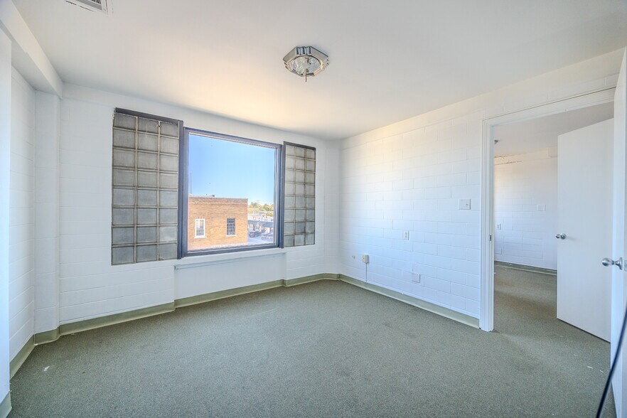 More Photos Of 201 W Commercial St, Lebanon Office For Sale