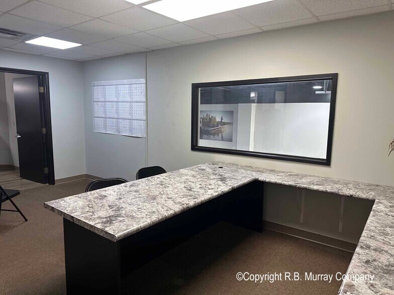 More Photos Of 350 S Ingram Mill Rd, Springfield Showroom For Lease