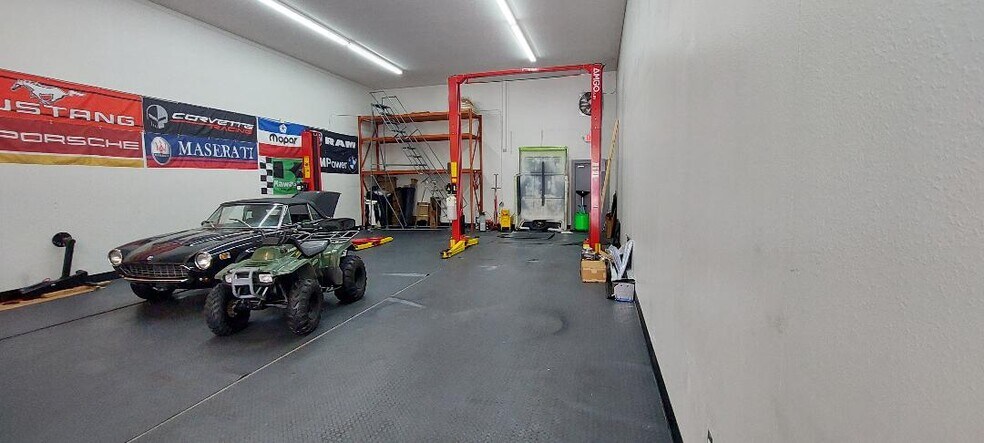 More Photos Of 1417 Hamlin Ave, Saint Cloud Warehouse For Lease