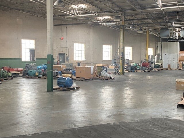 More Photos Of 600 Fillmore St, Napoleon Manufacturing For Lease