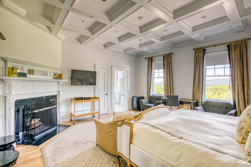 More Photos Of 2 Kemble St, Lenox Hotel For Sale