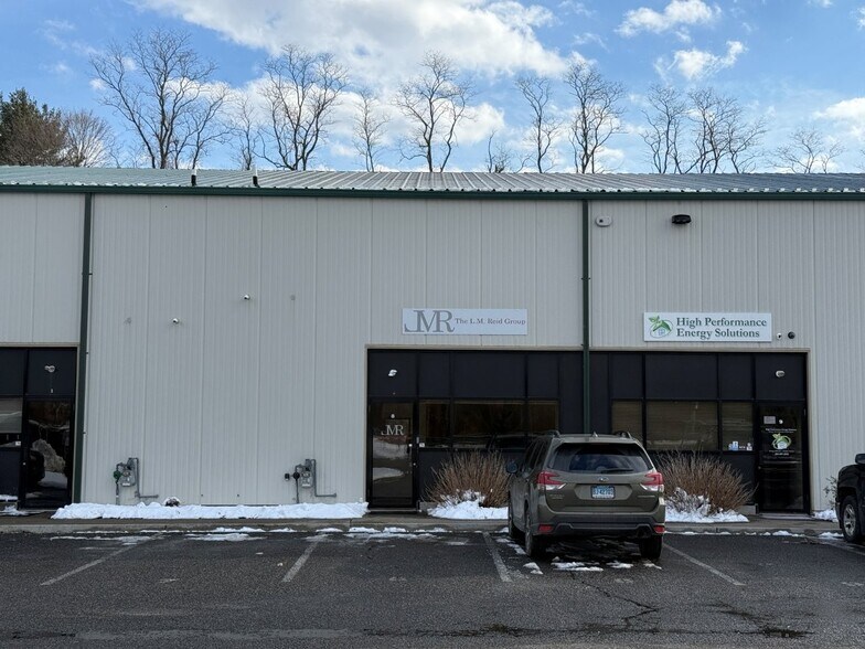 More Photos Of 2 Sand Cut Rd, Brookfield Warehouse For Lease