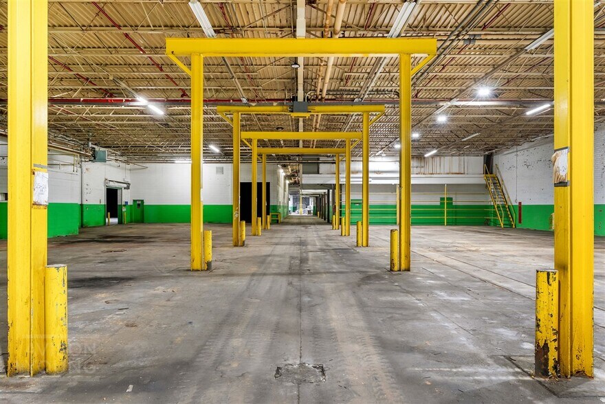 More Photos Of 300 S Main St, Mauldin Warehouse For Sale
