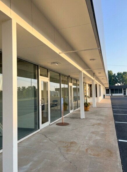 More Photos Of 3111 S Jamestown Ave, Tulsa Unknown For Lease
