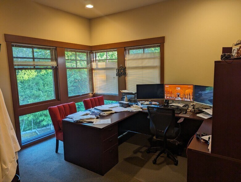 More Photos Of 2024 Caton Way SW, Olympia Medical For Lease