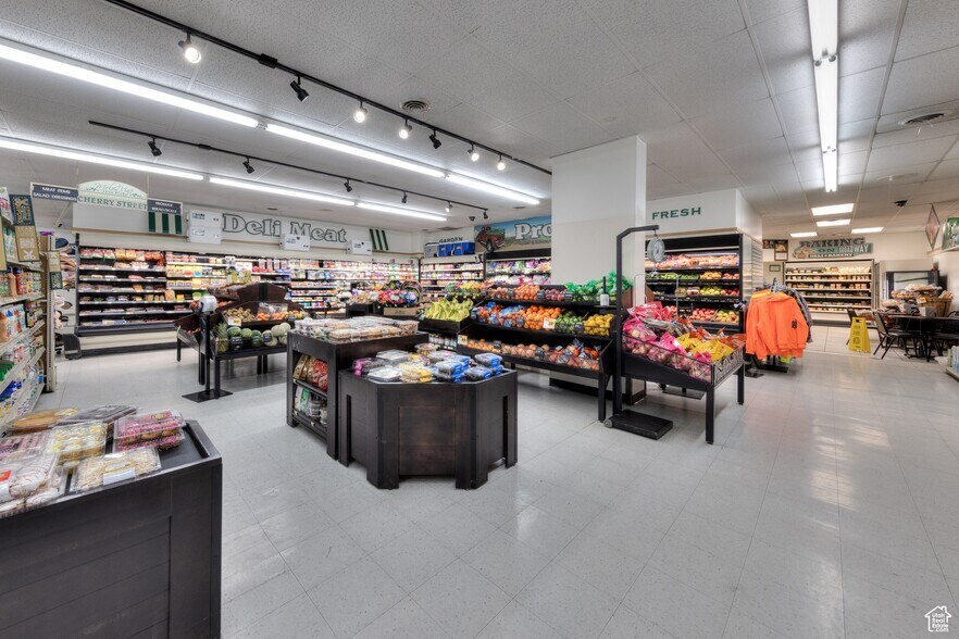 More Photos Of 80 S Broadway St, Green River Supermarket For Sale