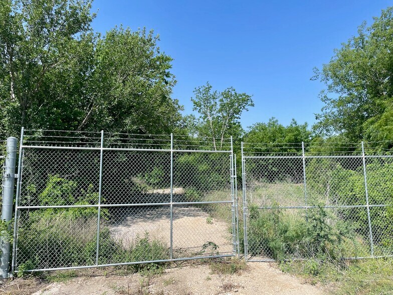 More Photos Of W Military Dr & Hwy 90, San Antonio Land For Sale