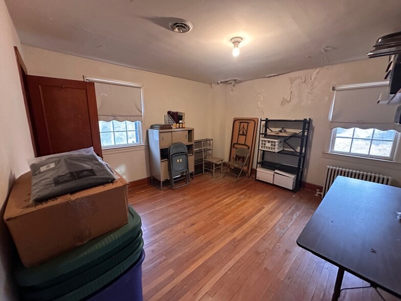 More Photos Of 4180 Old Town Rd, Huntingtown Loft Creative Space For Sale