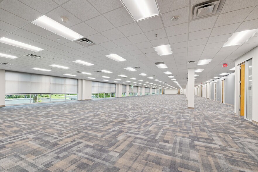 More Photos Of 12447 Network Blvd, San Antonio Office For Lease