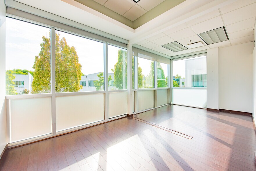 More Photos Of 8600 Cambie Rd, Richmond Medical For Lease