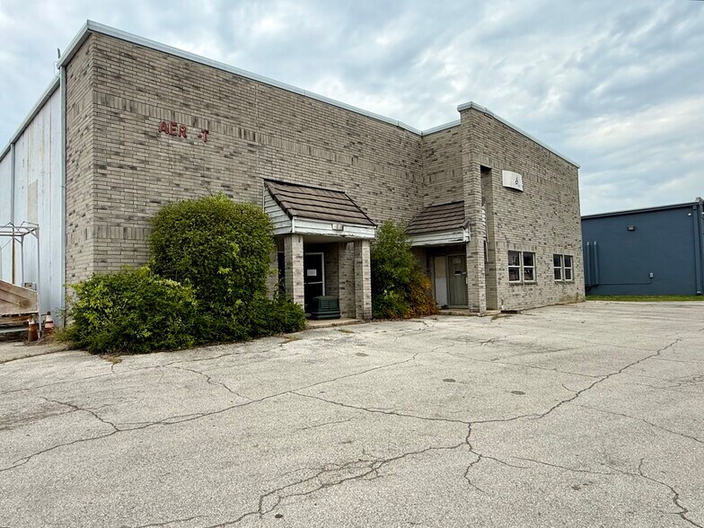 More Photos Of 7927 Mainland Dr, San Antonio Warehouse For Sale
