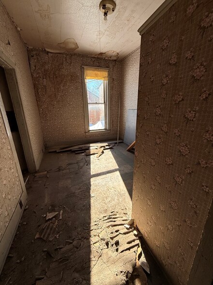 More Photos Of 130 W Main St, Westfield Flex For Sale