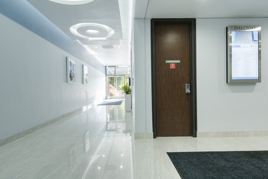 More Photos Of 18321 Ventura Blvd, Tarzana Office For Lease
