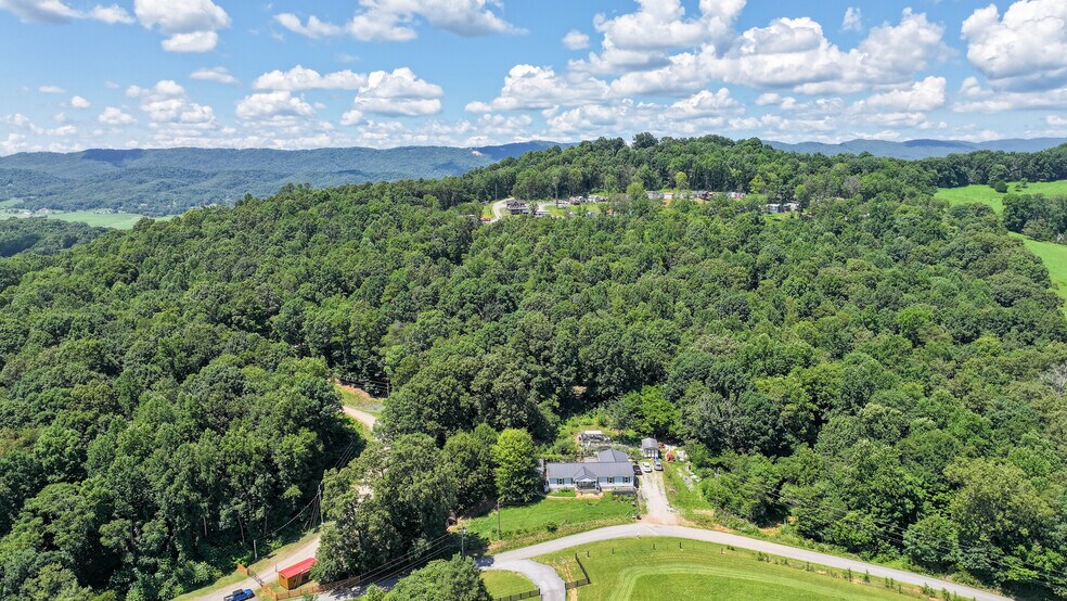 More Photos Of 180 Lakeland Ridge Rd, Bean Station Specialty For Sale