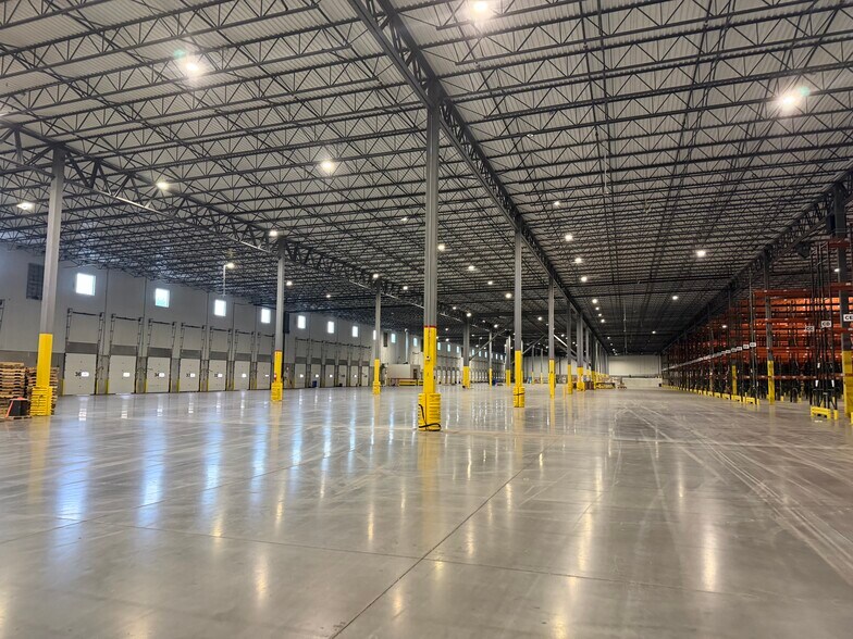 More Photos Of 140 Fulling Mill Rd, Middletown Distribution For Lease