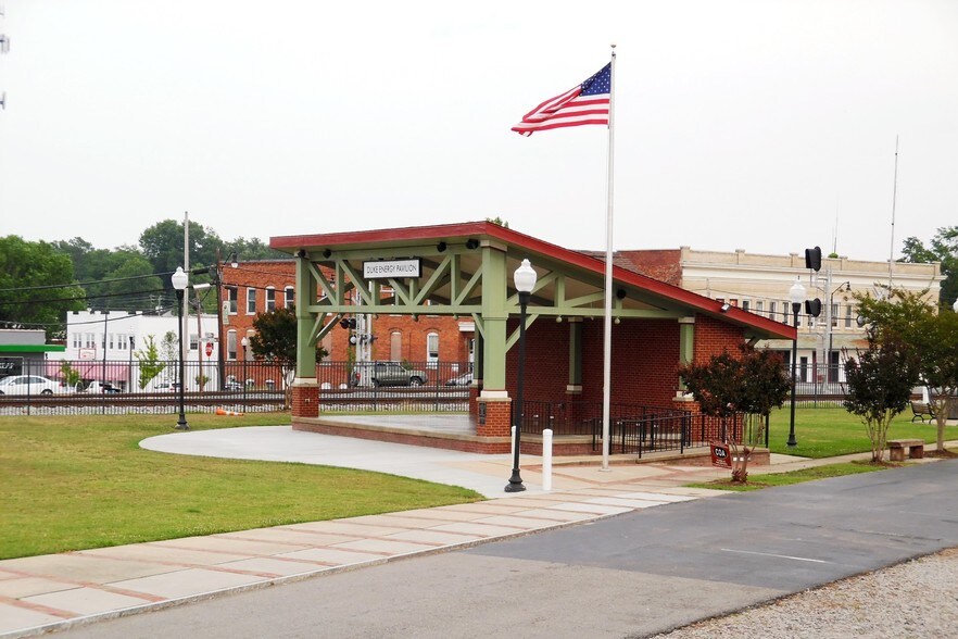 More Photos Of 148 S Moore St, Sanford Restaurant For Lease