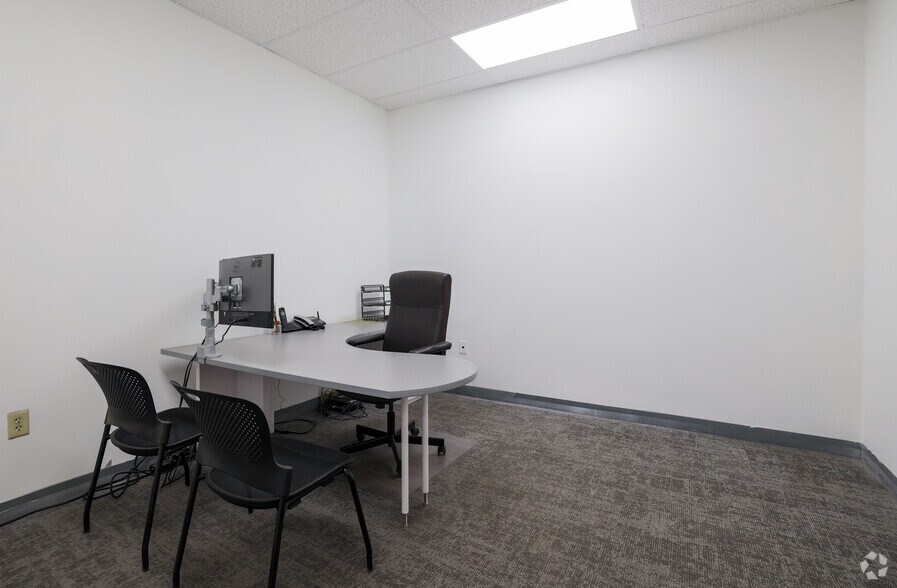 More Photos Of 300 Jubilee Dr, Peabody Manufacturing For Lease