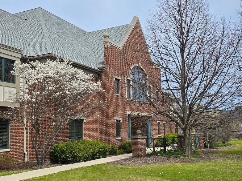 Primary Photo Of 1500 W Market St, Mequon Medical For Lease