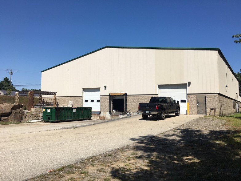 More Photos Of 4 Center St, Merrimack Service For Lease