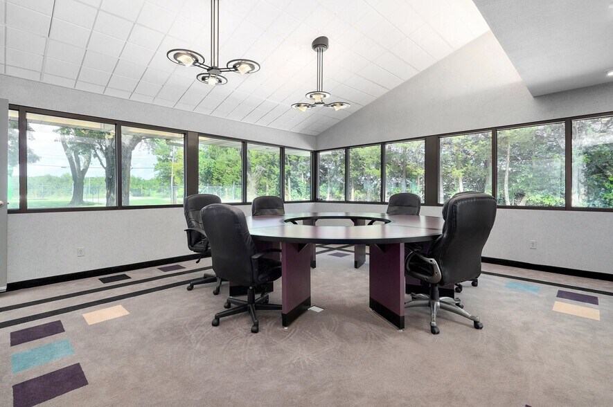 More Photos Of 3560 E Evergreen St, Springfield Office For Sale