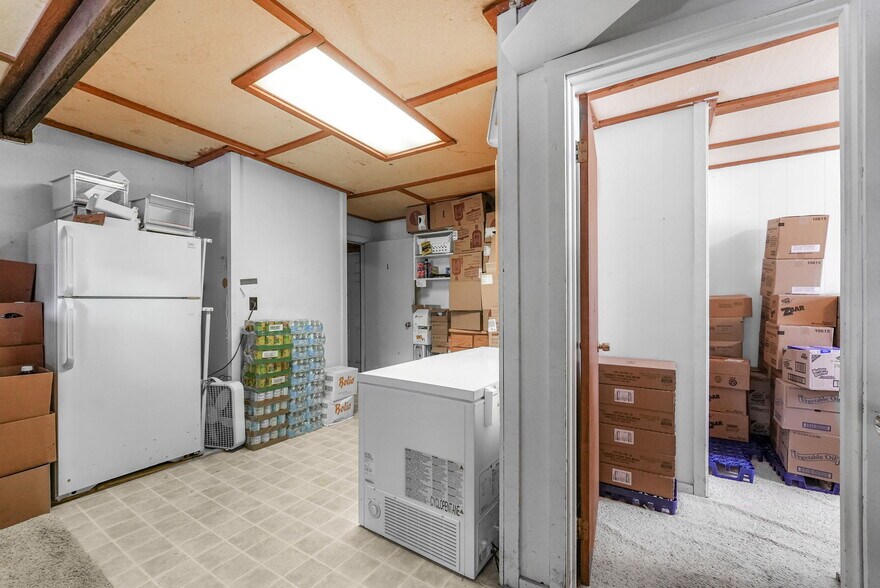 More Photos Of 10907 Main St, Honor Flex For Sale