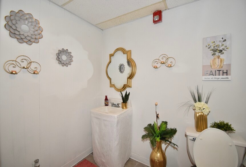 More Photos Of 570-574 Main St, Springfield Apartments For Sale