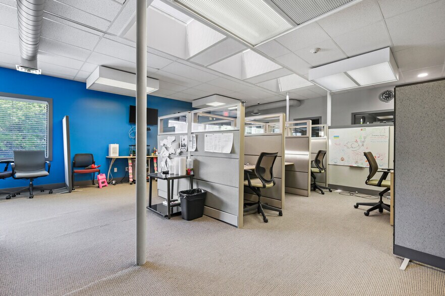 More Photos Of 1909 10th Ave SW, Calgary Office For Sale