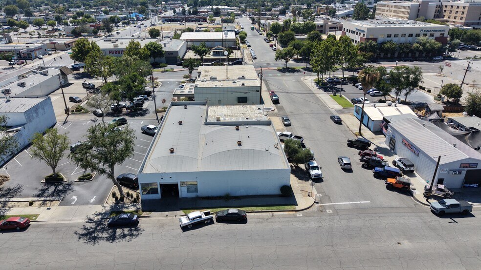 More Photos Of 1401-1411 25th St, Bakersfield Auto Repair For Sale