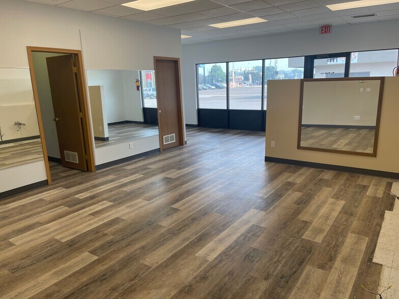 More Photos Of 1029 S Washington St, Bismarck General Retail For Lease