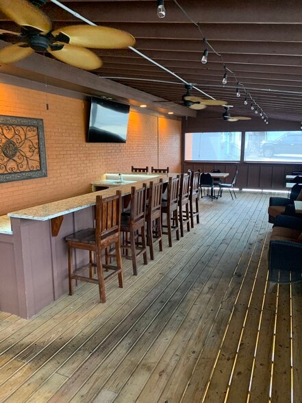 More Photos Of 116 Ann St, Pickens Restaurant For Sale