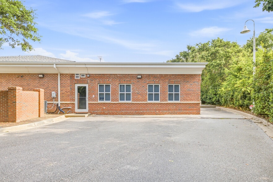 More Photos Of 5784 Chumuckla Hwy, Pace Freestanding For Lease