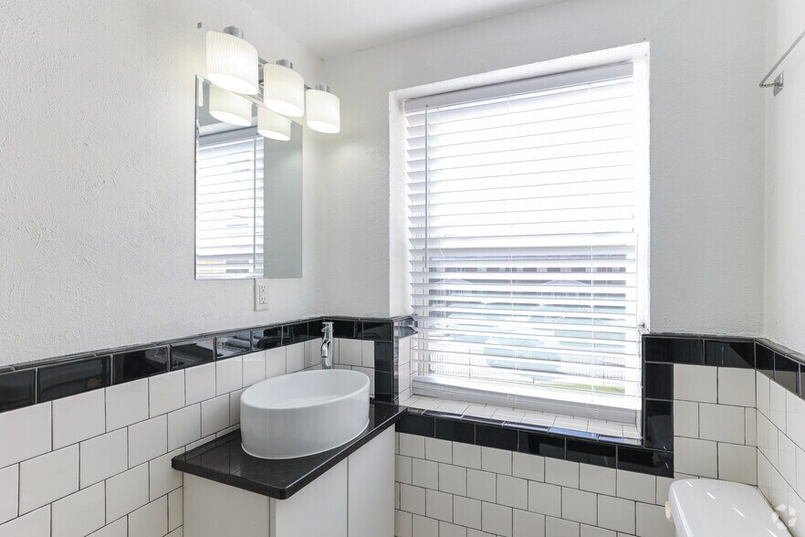 More Photos Of 701 Culbertson Dr, Oklahoma City Apartments For Sale