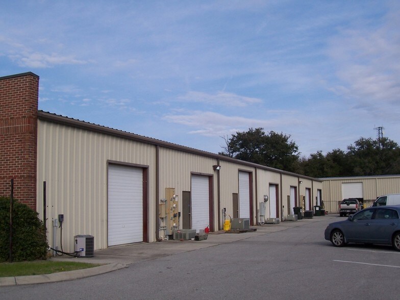 More Photos Of 6700 Netherlands Dr, Wilmington Light Distribution For Lease