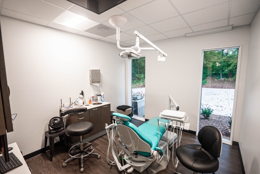 More Photos Of 701 Hartness Rd, Statesville Medical For Sale