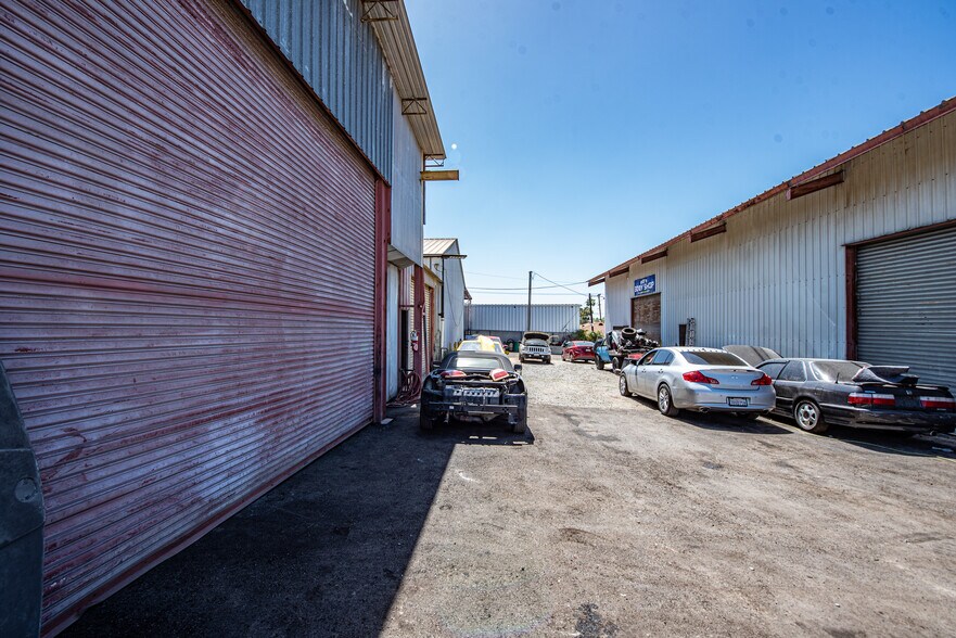 More Photos Of 1121-1135 Sweetwater Ln, Spring Valley Manufacturing For Lease