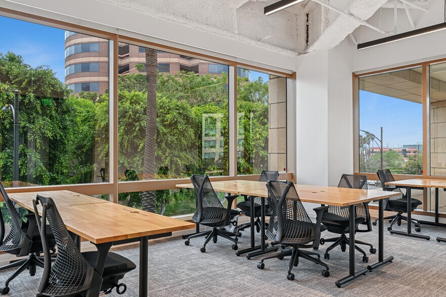 More Photos Of 3400 W Riverside Dr, Burbank Coworking Space