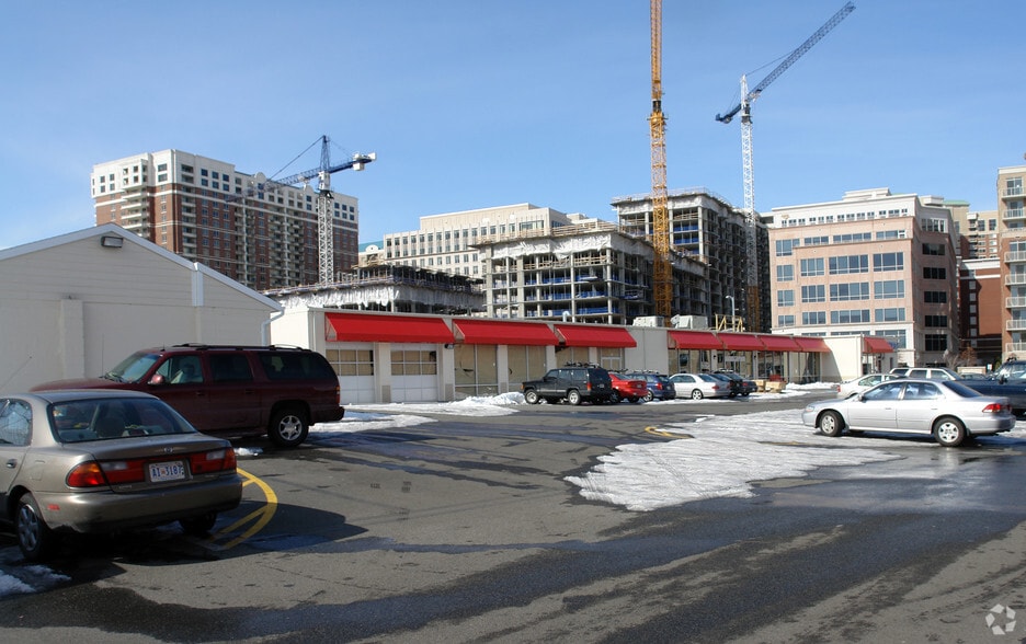 More Photos Of 3924 Wilson Blvd, Arlington Storefront For Lease