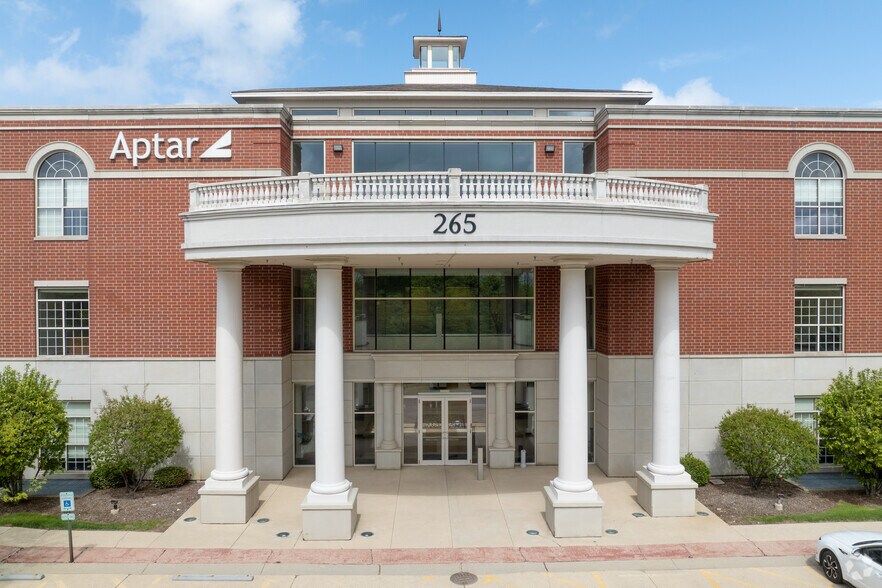 More Photos Of 265 Exchange Dr, Crystal Lake Office For Sale