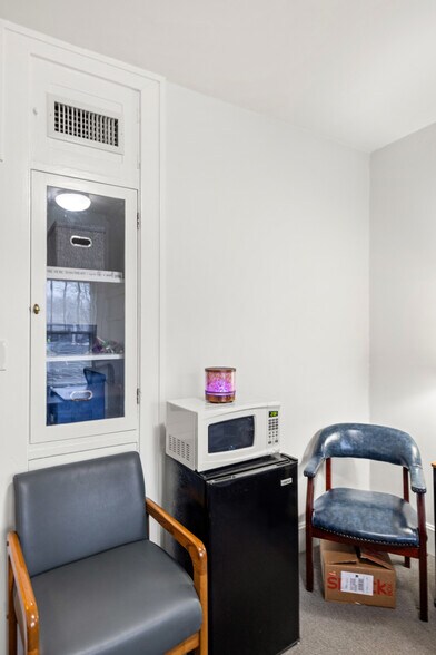 More Photos Of 520 E Maxwell St, Lexington Office For Sale